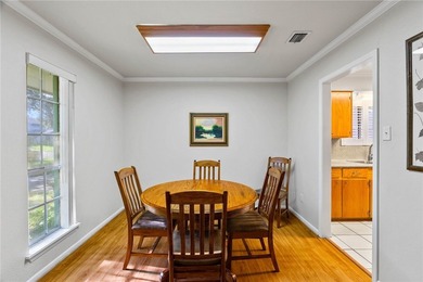 Come see what this charming 4-bedroom, 2-bathroom Bayside Home - photo 7