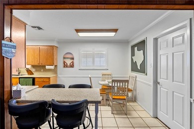 Come see what this charming 4-bedroom, 2-bathroom Bayside Home - photo 8