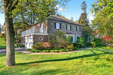Welcome to this stunning Grand Colonial nestled on a .3 acre - photo 2