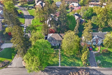 Welcome to this stunning Grand Colonial nestled on a .3 acre - photo 4