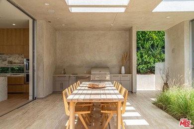 Located on one of Brentwood's most coveted streets and moments - photo 15