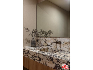 Located on one of Brentwood's most coveted streets and moments - photo 16