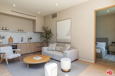 Located on one of Brentwood's most coveted streets and moments - photo 17