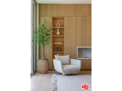 Located on one of Brentwood's most coveted streets and moments - photo 24