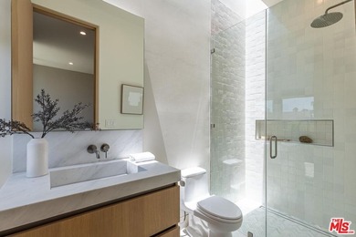 Located on one of Brentwood's most coveted streets and moments - photo 27