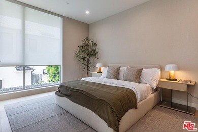 Located on one of Brentwood's most coveted streets and moments - photo 28