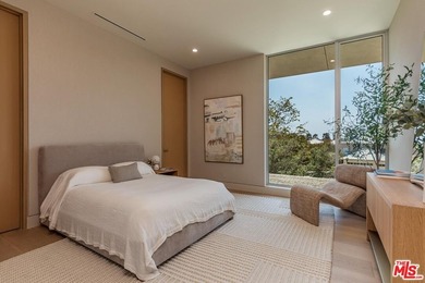 Located on one of Brentwood's most coveted streets and moments - photo 30