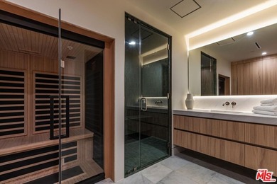 Located on one of Brentwood's most coveted streets and moments - photo 33