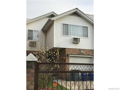 Majestic LEGAL duplex on a tree lined quiet street in Soundview - photo 1