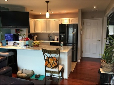 Majestic LEGAL duplex on a tree lined quiet street in Soundview - photo 4