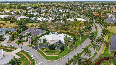 One-story home with 3 bedrooms + office on an OVERSIZED LOT in - photo 11