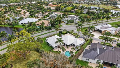 One-story home with 3 bedrooms + office on an OVERSIZED LOT in - photo 14