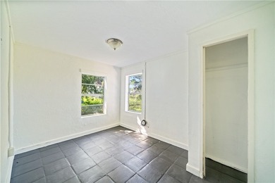 Situated just blocks from the water, this little 2-bedroom gem - photo 6
