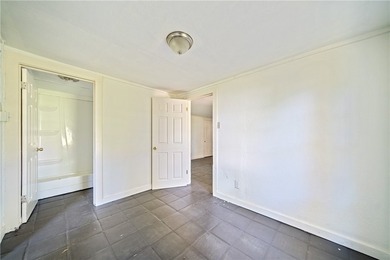Situated just blocks from the water, this little 2-bedroom gem - photo 7