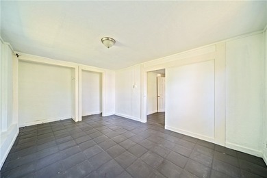 Situated just blocks from the water, this little 2-bedroom gem - photo 9
