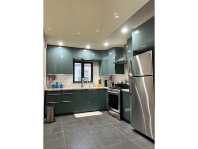 Picture Perfect Location with Spacious Living. This Spacious - photo 14