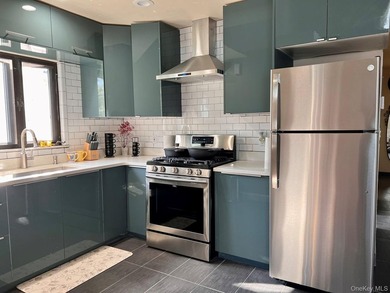 Picture Perfect Location with Spacious Living. This Spacious - photo 15