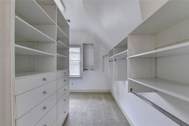 Welcome to unparalleled luxury in one of the areas most - photo 37