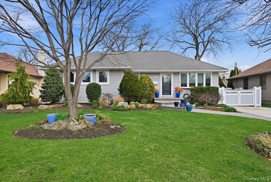 Welcome to this meticulously maintained, sun-drenched and - photo 1