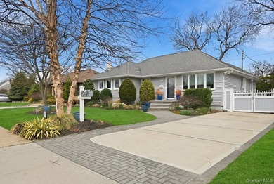 Welcome to this meticulously maintained, sun-drenched and - photo 3