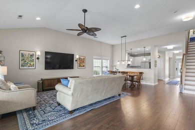 Four-bedroom, two-and-a-half-bathroom home with pond views and a - photo 23