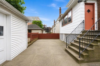 Nestled in the highly sought-after Woodlawn Heights neighborhood - photo 27