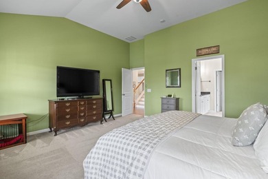 Four-bedroom, two-and-a-half-bathroom home with pond views and a - photo 28