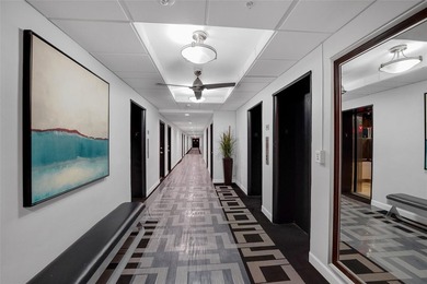 Wow! Huge Price Reduction! Corner Apartment with a private - photo 30