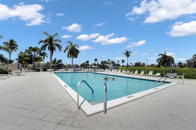Wow! Huge Price Reduction! Corner Apartment with a private - photo 34