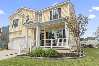 Four-bedroom, two-and-a-half-bathroom home with pond views and a - photo 40
