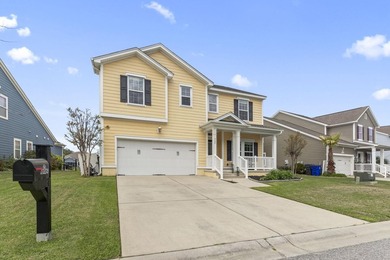 Four-bedroom, two-and-a-half-bathroom home with pond views and a - photo 42