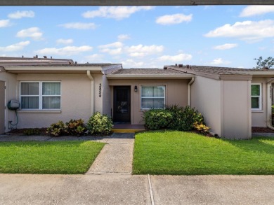 Lake Condo For Sale in Holiday, Florida