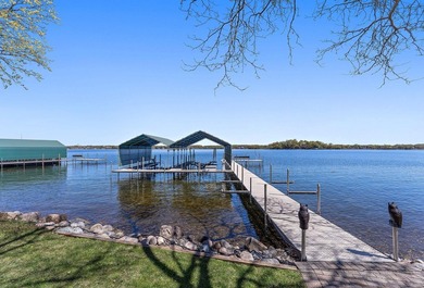 Commanding one of the most prestigious settings on Lake - photo 9