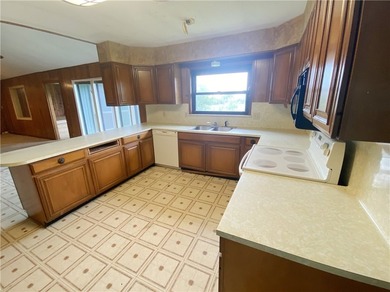 This four-side brick home in Rolling Acres subdivision has a lot - photo 6
