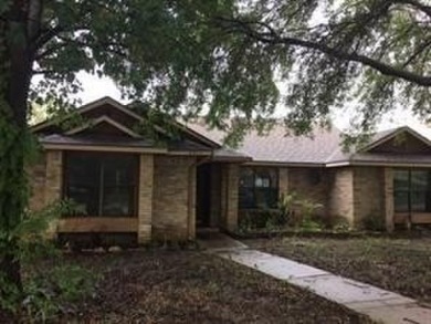 Lake Home Sale Pending in Rowlett, Texas
