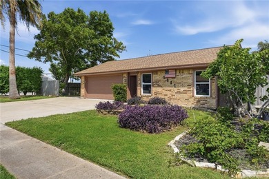 Lovingly cared for over the years, this spacious 2,214 sq ft - photo 2