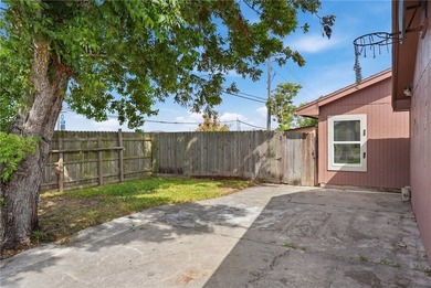 Lovingly cared for over the years, this spacious 2,214 sq ft - photo 3