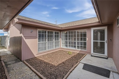 Lovingly cared for over the years, this spacious 2,214 sq ft - photo 4