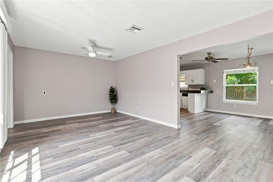 Lovingly cared for over the years, this spacious 2,214 sq ft - photo 6