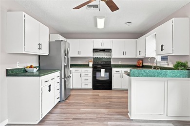 Lovingly cared for over the years, this spacious 2,214 sq ft - photo 9