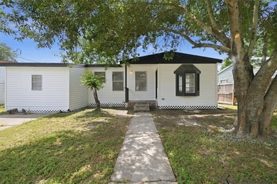 Beautifully updated and move-in ready! This charming home - photo 3