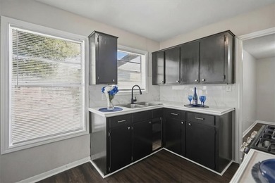 Beautifully updated and move-in ready! This charming home - photo 9