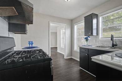 Beautifully updated and move-in ready! This charming home - photo 10