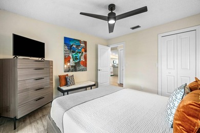 Rarely available & totally remodeled 2-bed, 2-bath END UNIT - photo 27