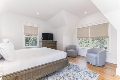 19 East Hills Road presents a rare opportunity to own a - photo 30
