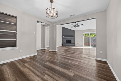 Really cute, move-in ready, 3-bedroom, 2-bath home! Recently - photo 2