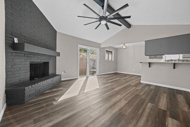 Really cute, move-in ready, 3-bedroom, 2-bath home! Recently - photo 3