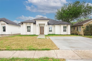 Brand-new construction on a spacious 8,755 sq ft lot in Corpus - photo 1