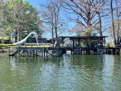 3BR/2BA home in a low-traffic area of beautiful Lake Bruin with - photo 2