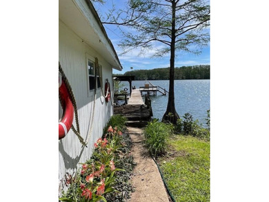 3BR/2BA home in a low-traffic area of beautiful Lake Bruin with - photo 3